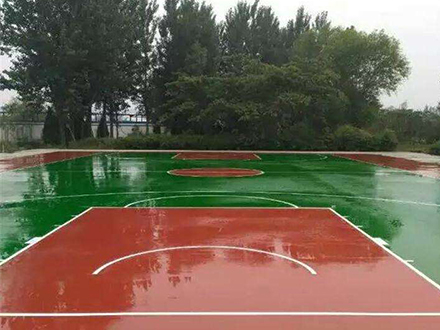 硅pu篮球场施工对环境有什么要求 硅pu篮球场施工对环境有什么要求